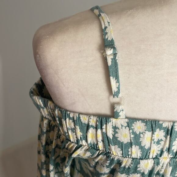 IZ Byer green and white floral off the shoulder top - Picture 3 of 8